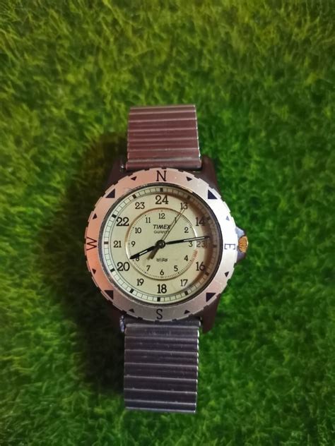 Timex 395 LA Cell Quartz Vintage Watch Untested As Is. Condition is Pre-owned. Shipped with USPS Ground Advantage.